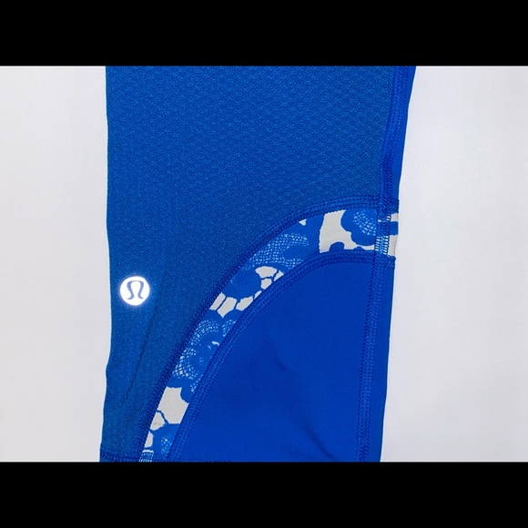 Lululemon Blue 3/4 length leggings - Picture 4 of 4